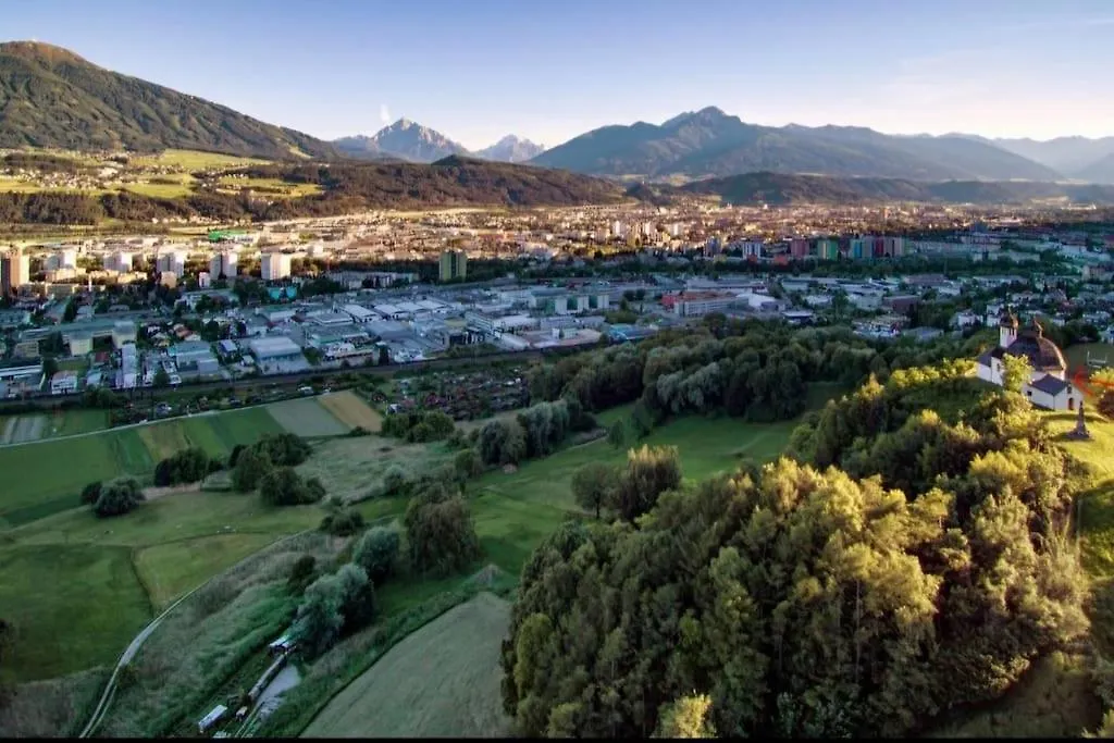 Sonnige Und Ruhige Wohnung In Innsbruck - Stadtrand 0*,  Austria